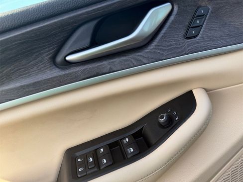 Used 2024 Jeep Grand Cherokee Limited image 11