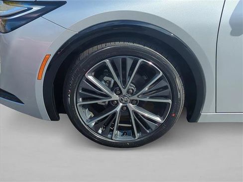 Used 2025 Toyota Prius XLE image 27