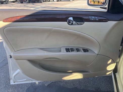 Used 2011 Buick Lucerne CXL image 10