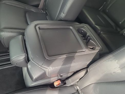 Used 2025 Kia Carnival FWD image 22
