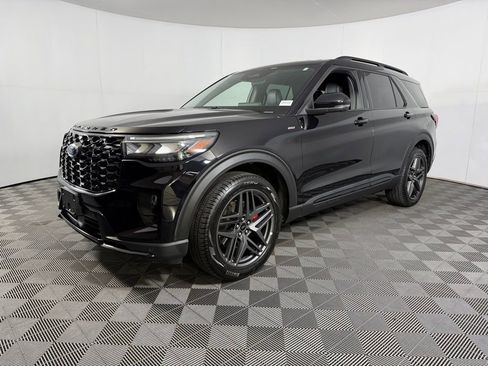 Used 2025 Ford Explorer ST-Line w/ ST-Line Street Pack AWD/4WD image 3