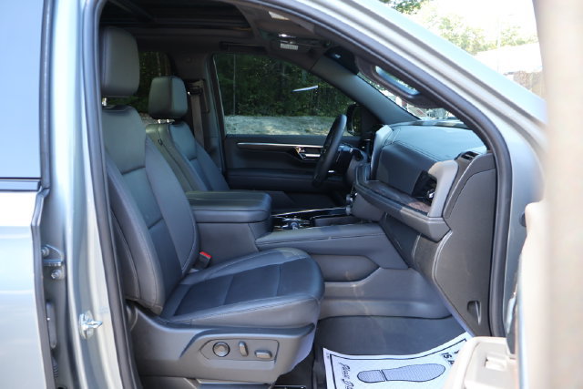 Used 2025 Chevrolet Suburban Z71 w/ Comfort Package AWD/4WD image 27