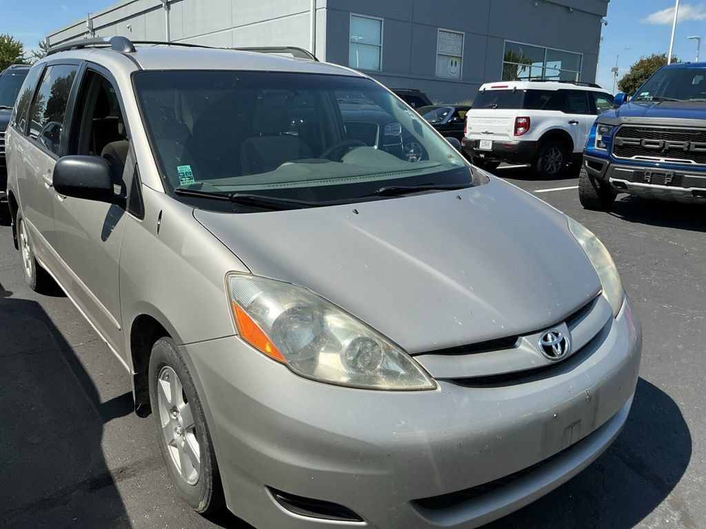 Used 2009 Toyota Sienna CE FWD image 8
