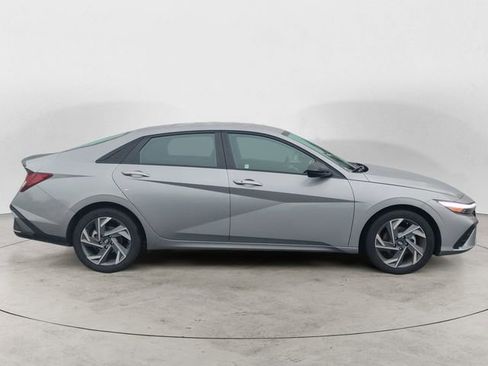 Certified 2025 Hyundai Elantra Sport image 6