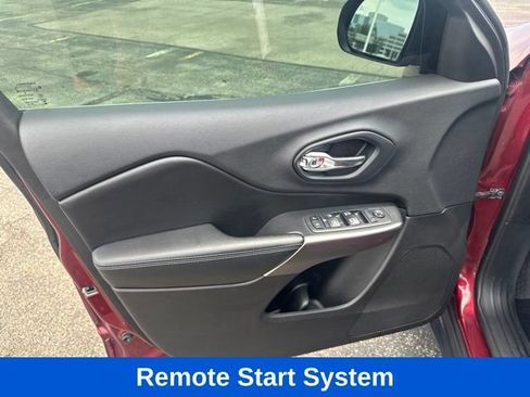 Used 2019 Jeep Cherokee Latitude Plus w/ Comfort/Convenience Group AWD/4WD image 10