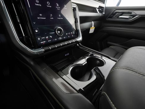 Used 2025 GMC Yukon Elevation w/ LPO, Yukon Black Package image 26