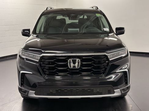 Certified 2025 Honda Pilot Touring image 6