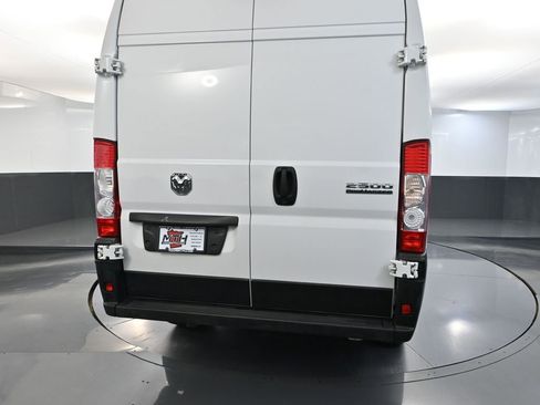 Used 2023 RAM ProMaster 2500 FWD image 6