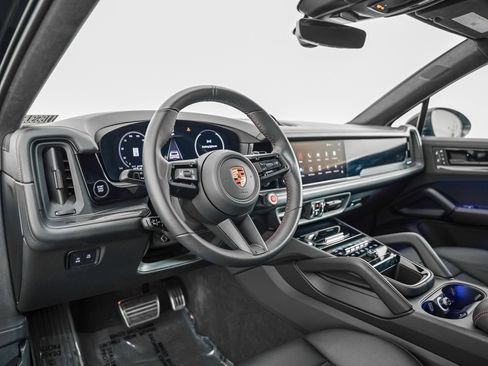 Certified 2025 Porsche Cayenne Turbo GT AWD/4WD image 4