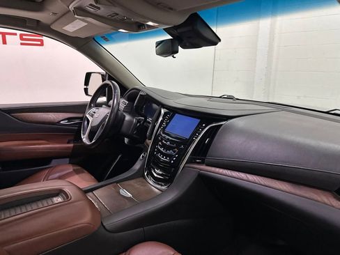 Used 2018 Cadillac Escalade ESV Premium Luxury RWD image 63