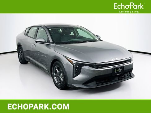 Used 2025 Kia K4 LXS image 1