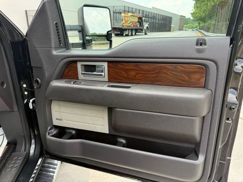 Used 2012 Ford F150 Lariat w/ Lariat Chrome Pkg image 21