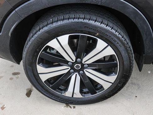 Used 2023 Volvo XC40 Recharge Plus image 15