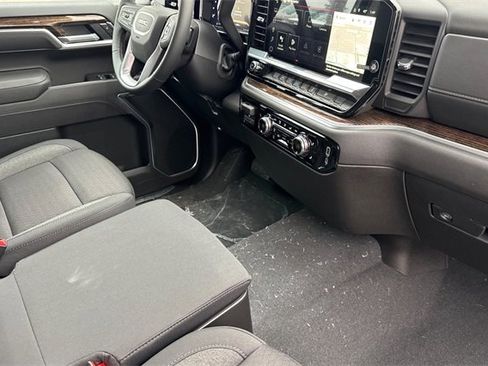 New 2026 GMC Sierra 1500 Elevation image 17