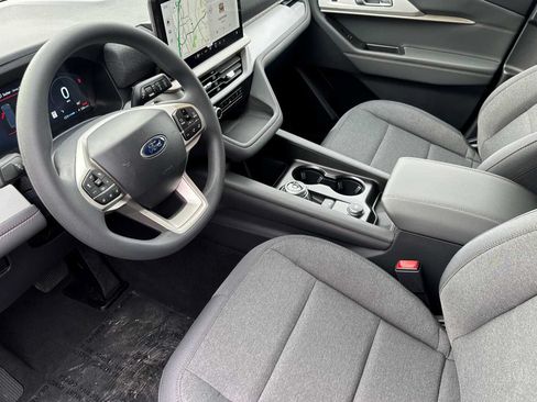 New 2026 Ford Explorer Active RWD image 7
