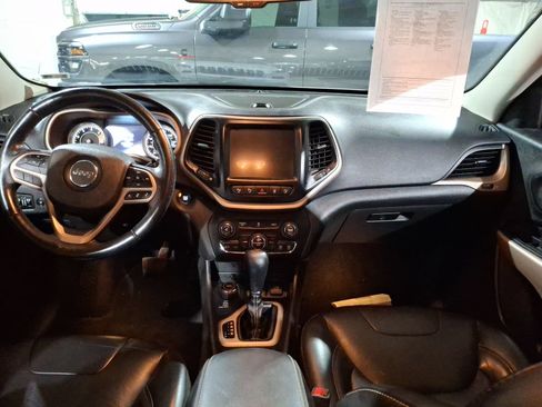 Used 2018 Jeep Cherokee Limited w/ Technology Group AWD/4WD image 12