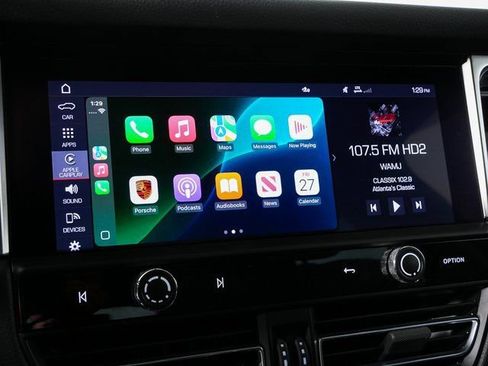 Certified 2023 Porsche Macan image 15