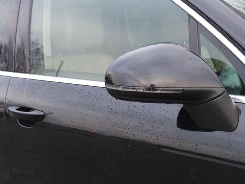 Used 2014 Volkswagen Touareg Hybrid image 38