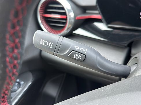 Used 2025 Chevrolet Trax RS w/ Driver Confidence Package image 28