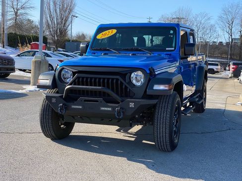 Used 2025 Jeep Gladiator Sport image 3