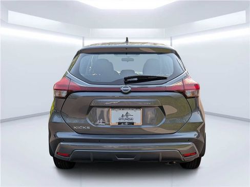 Used 2022 Nissan Kicks S FWD image 4
