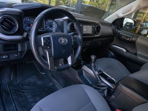 Used 2019 Toyota Tacoma SR5 AWD/4WD image 9
