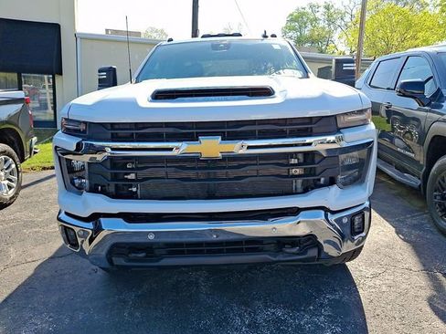 Used 2025 Chevrolet Silverado 2500 LT w/ Safety Package AWD/4WD image 2