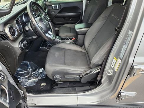 Used 2018 Jeep Wrangler Unlimited Sahara w/ Safety Group image 11