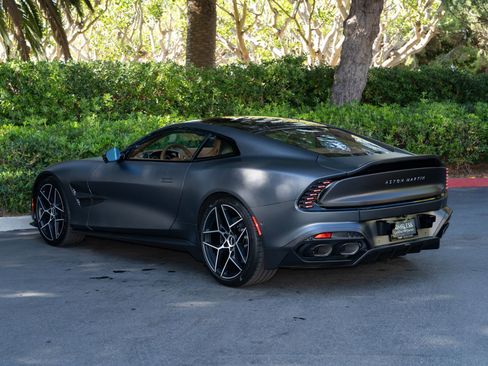 Used 2025 Aston Martin Vanquish RWD image 4