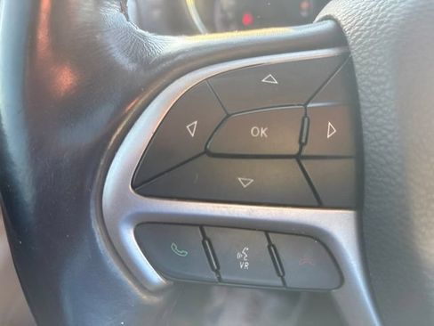 Used 2020 Jeep Grand Cherokee Laredo AWD/4WD image 9