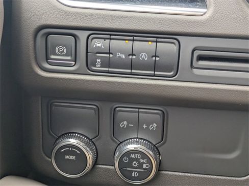 Used 2023 GMC Yukon SLT image 29