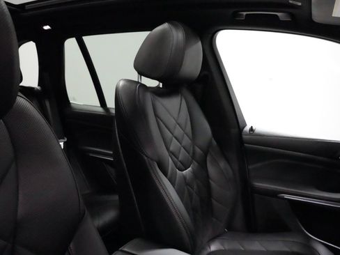 Used 2025 BMW X5 xDrive40i w/ Premium Package AWD/4WD image 33