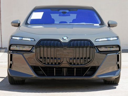Used 2023 BMW i7 xDrive60 w/ Executive Package 2 AWD/4WD image 7