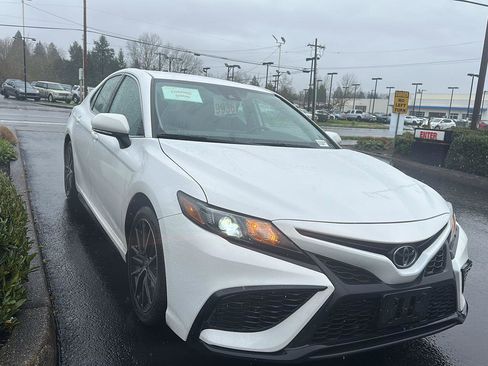 Used 2024 Toyota Camry SE w/ Convenience Package image 5