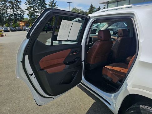 Used 2018 Chevrolet Traverse High Country AWD/4WD image 16