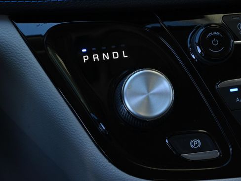 Used 2021 Chrysler Pacifica Touring-L image 18