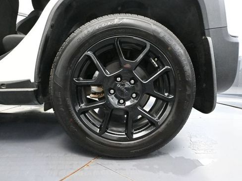 Used 2020 Jeep Renegade Altitude FWD image 13