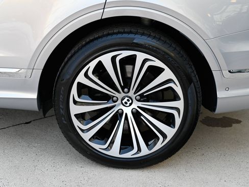 Used 2022 Bentley Bentayga image 10