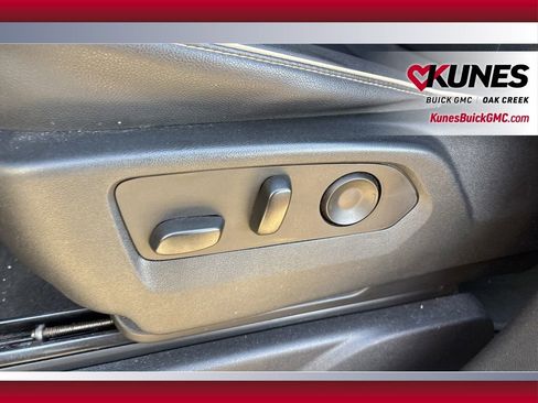 Used 2023 Chevrolet Suburban Premier image 11