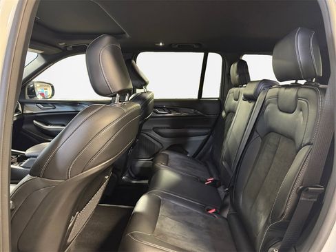 Used 2023 Jeep Grand Cherokee Altitude image 24