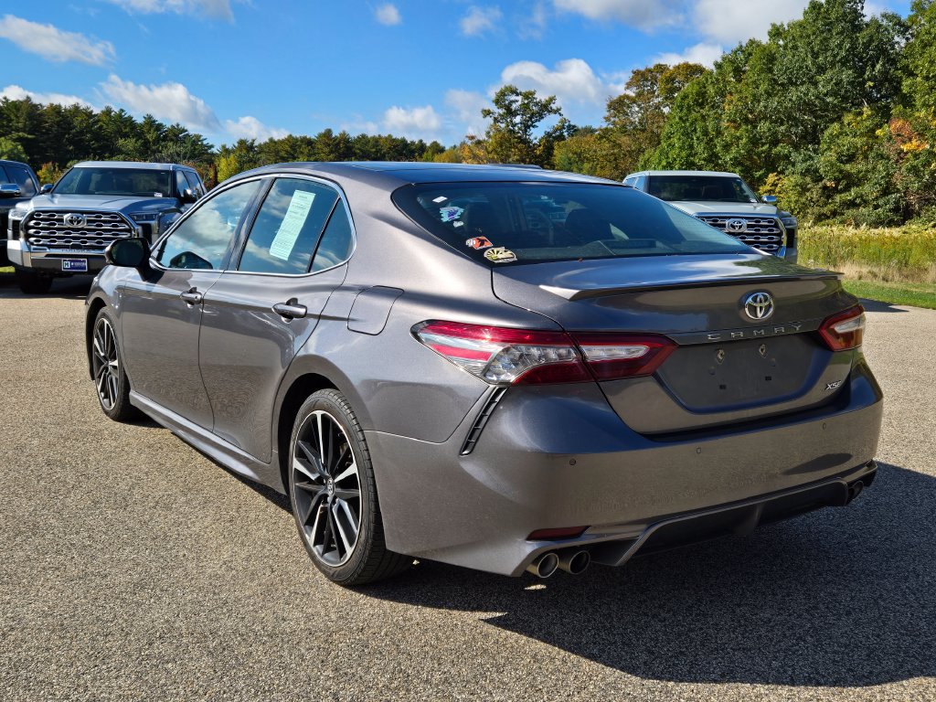 Used 2018 Toyota Camry XSE FWD image 3