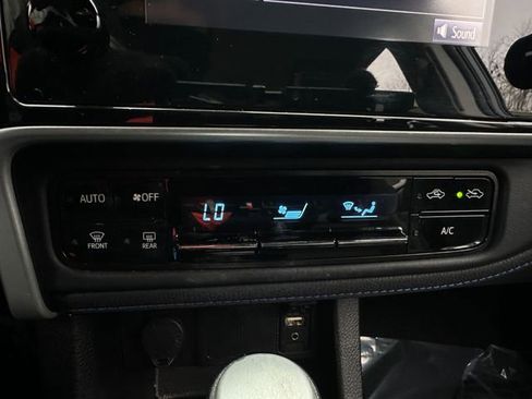 Used 2019 Toyota Corolla SE image 24