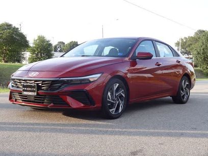 Used 2024 Hyundai Elantra SEL w/ Convenience Package