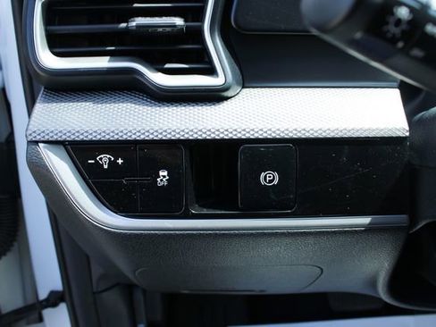 Used 2023 Kia Sportage LX FWD image 15