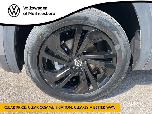 Certified 2023 Volkswagen Atlas SE w/ Black Wheel Package FWD image 8