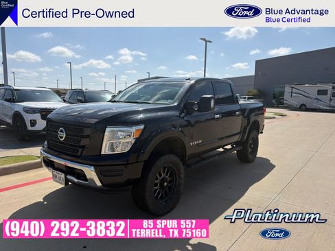 Used 2021 Nissan Titan SV w/ SV Convenience Package AWD/4WD image 3