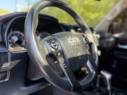 Used 2019 Toyota 4Runner TRD Off-Road Premium AWD/4WD image 13