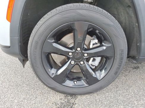 Used 2022 Jeep Grand Cherokee L Laredo image 10