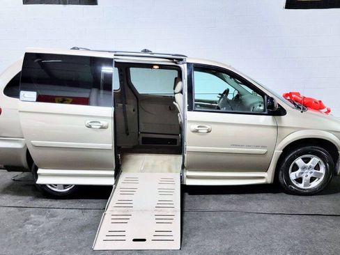 Used 2007 Dodge Grand Caravan SXT w/ Trailer Tow Prep Group FWD image 2