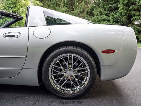 Used 1999 Chevrolet Corvette Coupe w/ Performance Handling Pkg RWD image 5